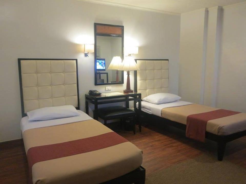 Hotel Alejandro Tacloban Dış mekan fotoğraf